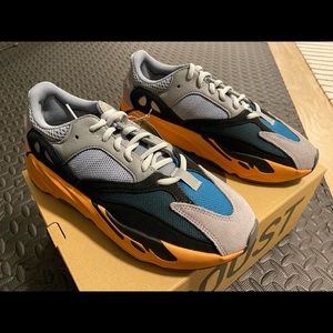 Adidas Yeezy Boost 700